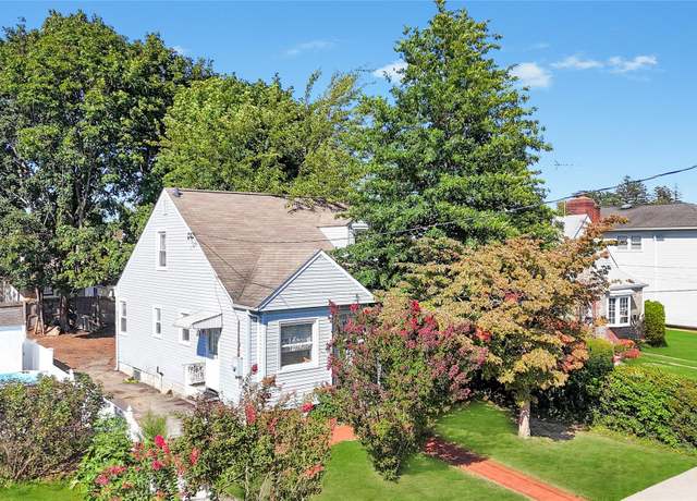 Property at 252 Lexington Ave, West Hempstead, NY 11552, 4 beds, 1 bath