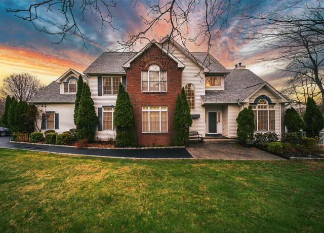 Property at 48 Duke Dr, Carmel, NY 10512, 4 beds, 2.5 baths