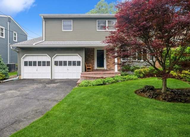Property at 1581 Shirley Ct, North Merrick, NY 11566, 4 beds, 2.5 baths