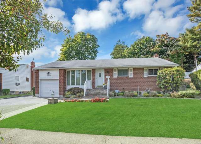 Property at 24 W Lane Dr, Plainview, NY 11803, 3 beds, 2.5 baths