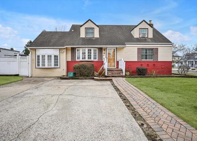 Property at 166 Green Valley Rd, East Meadow, NY 11554, 5 beds, 3 baths