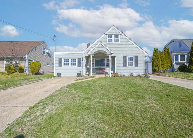 Property at 1069 Hastings St, Baldwin, NY 11510, 5 beds, 2 baths