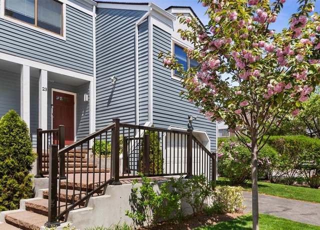 Property at 23 Top Of The Ridge Rdg Unit A8, Mamaroneck, NY 10543, 2 beds, 2.5 baths