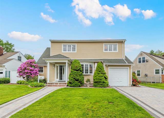 Property at 29 Underhill Ave, Syosset, NY 11791, 5 beds, 3 baths