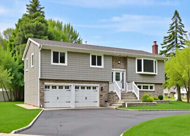 Property at 10 Evelyn Dr, Bethpage, NY 11714, 5 beds, 2 baths