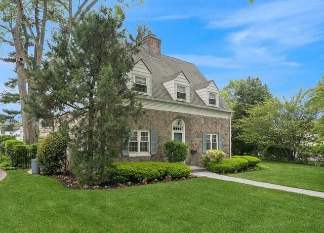 Property at 2 Wyatt Rd, Garden City, NY 11530, 3 beds, 2.5 baths
