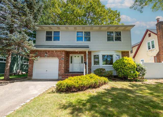 Property at 2737 Morton Ave, Oceanside, NY 11572, 4 beds, 2.5 baths