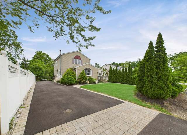 Property at 30 W Belmont St, Bay Shore, NY 11706, 5 beds, 3 baths