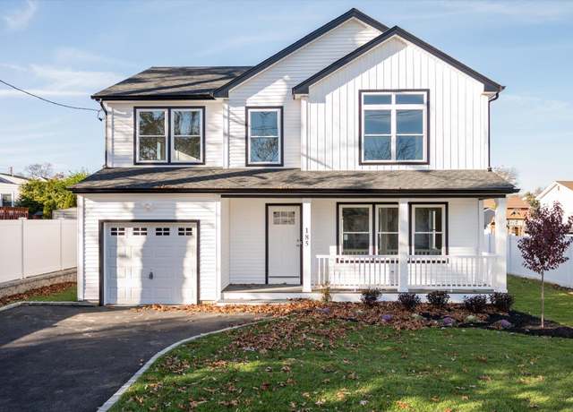 Property at 207 Sheffield Ave, West Babylon, NY 11704, 4 beds, 2.5 baths