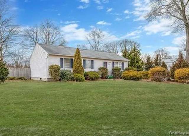 Property at 28 Lincoln Blvd, East Moriches, NY 11940, 3 beds, 1 bath