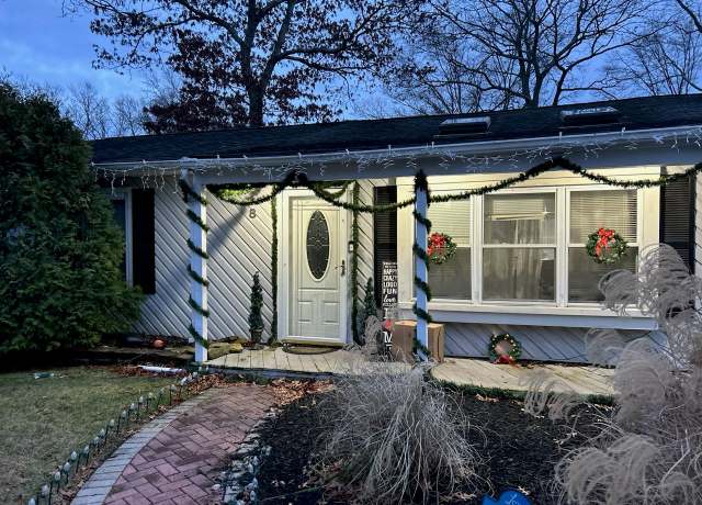 Property at 8 Henry St, Brookhaven, NY 11720, 3 beds, 1 bath