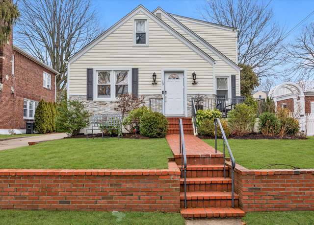 Property at 13 Fairfield Ave, Port Washington, NY 11050, 4 beds, 2.5 baths