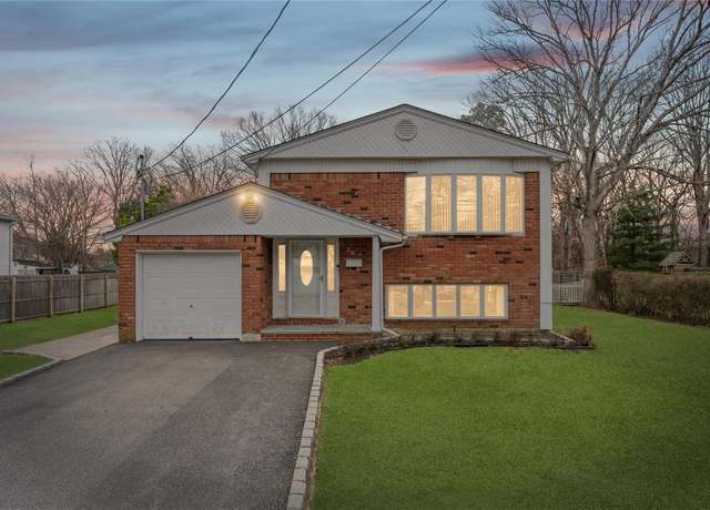 Property at 36 E Belmont St, Bay Shore, NY 11706, 5 beds, 2 baths