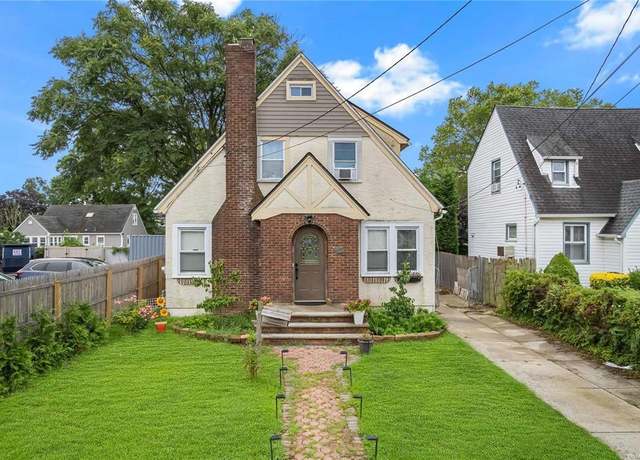 Property at 98 Lawrence Ave, Lynbrook, NY 11563, 4 beds, 2.5 baths