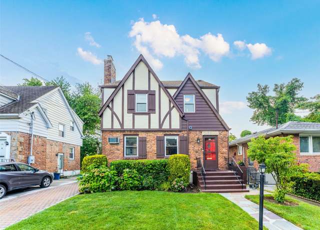 Property at 43 Jayson Ave, Great Neck, NY 11021, 3 beds, 3.5 baths