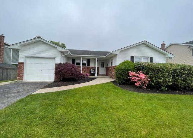 Property at 52 Hofstra Dr, Smithtown, NY 11787, 3 beds, 2 baths