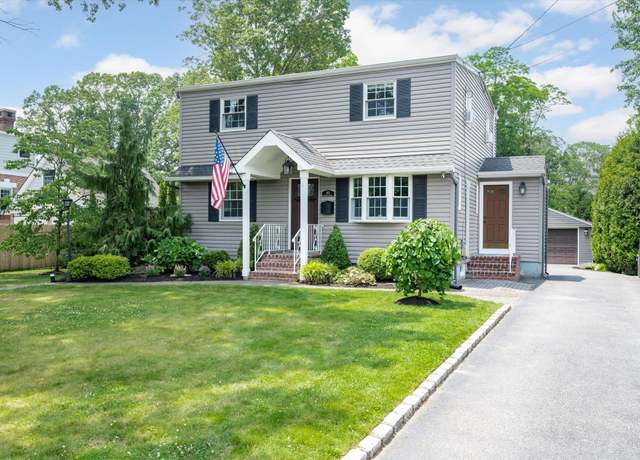 Property at 801 Southside Ave, West Islip, NY 11795, 4 beds, 2 baths