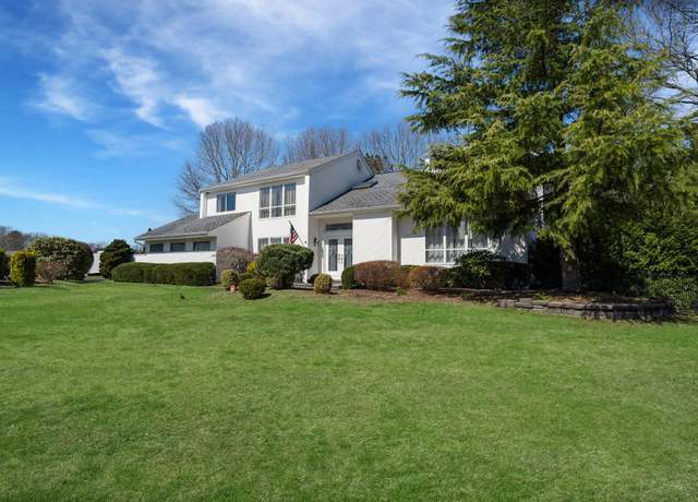 Property at 4 Scott Ln, Manorville, NY 11949, 5 beds, 2.5 baths