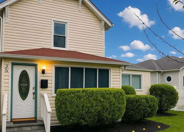 Property at 25 Center Ave, Bay Shore, NY 11706, 3 beds, 2 baths