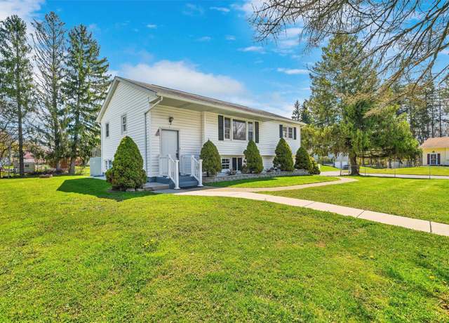 Property at 18 Stirrup Dr, Newburgh, NY 12550, 4 beds, 1.5 baths