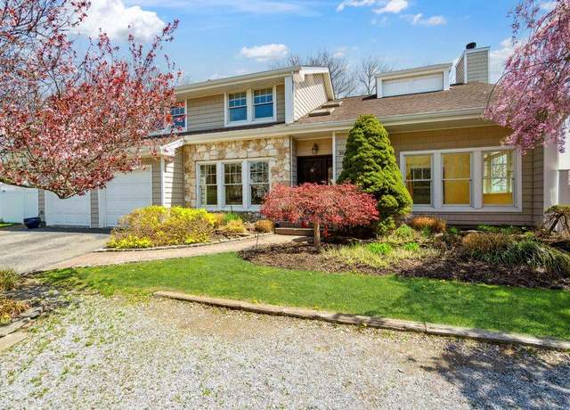 Property at 30 Consuelo Pl, Oakdale, NY 11769, 4 beds, 2.5 baths