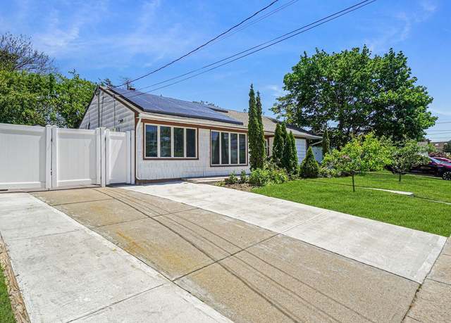 Property at 871 Val Park Ave, Valley Stream, NY 11580, 6 beds, 2 baths