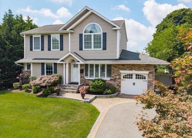 Property at 16 Rita Cres, Commack, NY 11725, 3 beds, 3.5 baths