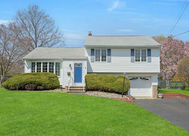 Property at 92 Moehring Dr, Blauvelt, NY 10913, 3 beds, 2 baths
