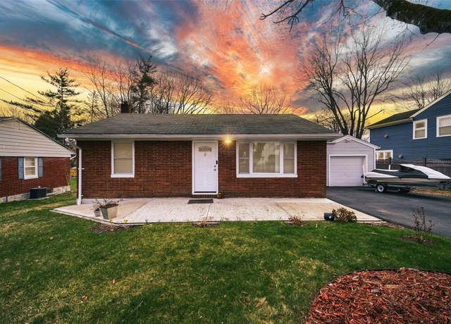 Property at 8 Ludlow Dr, Poughkeepsie, NY 12603, 2 beds, 2 baths