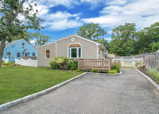 Property at 24 Hamilton St, Patchogue, NY 11772, 2 beds, 1 bath