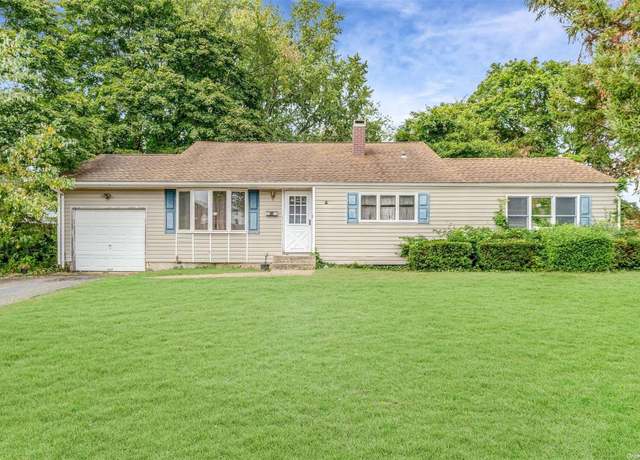 Property at 3010 Falcon Ave, Medford, NY 11763, 4 beds, 1.5 baths