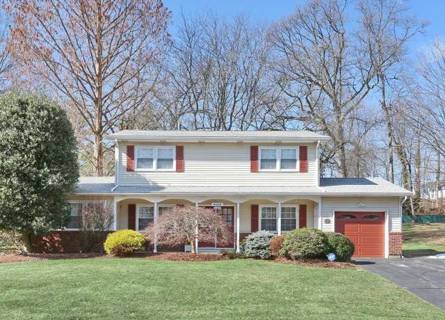 Property at 10 Chapel Ct, Orangeburg, NY 10962, 4 beds, 2.5 baths