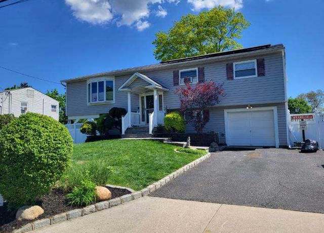 Property at 6 Holiday Park Dr, Centereach, NY 11720, 4 beds, 2 baths