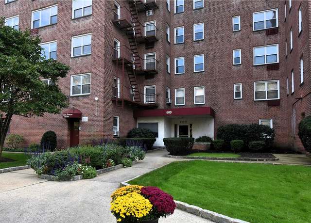 Property at 609 Palmer Rd Unit 3M, Yonkers, NY 10710, 1 bed, 1 bath