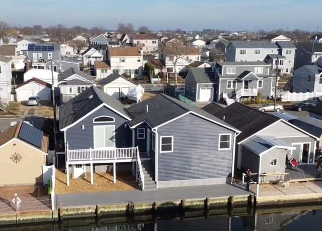 Photo of 831 S 7th St, Lindenhurst, NY 11757
