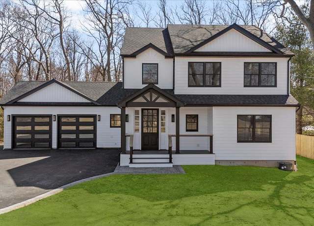 Property at 211 E Pulaski Rd, Huntington Station, NY 11746, 4 beds, 2.5 baths