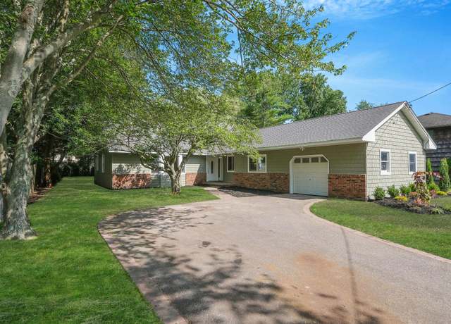 Property at 43 W Shore Rd, Oakdale, NY 11769, 4 beds, 3 baths