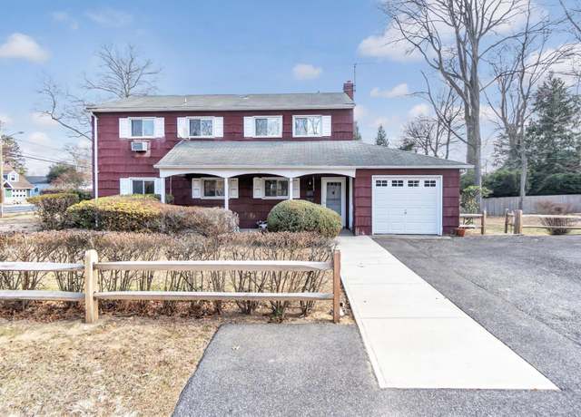 Property at 17 Jefferson Ave, Northport, NY 11768, 4 beds, 2 baths