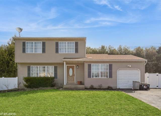 Property at 33 Sundown Dr, Bellport, NY 11713, 4 beds, 2 baths