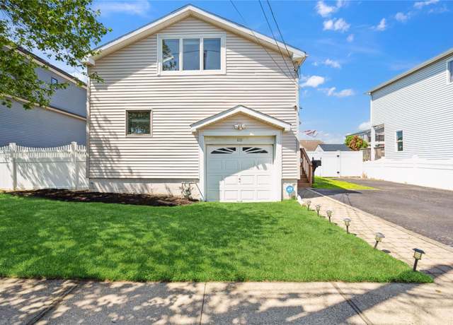 Property at 833 S 5th St, Lindenhurst, NY 11757, 2 beds, 2 baths