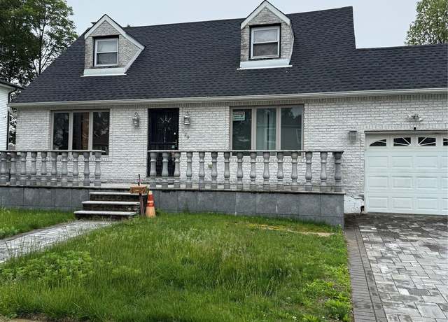 Property at 529 Clinton Ave, Rockville Centre, NY 11570, 4 beds, 2 baths