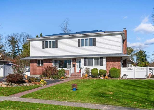 Property at 11 Eustace Dr, Commack, NY 11725, 6 beds, 2 baths