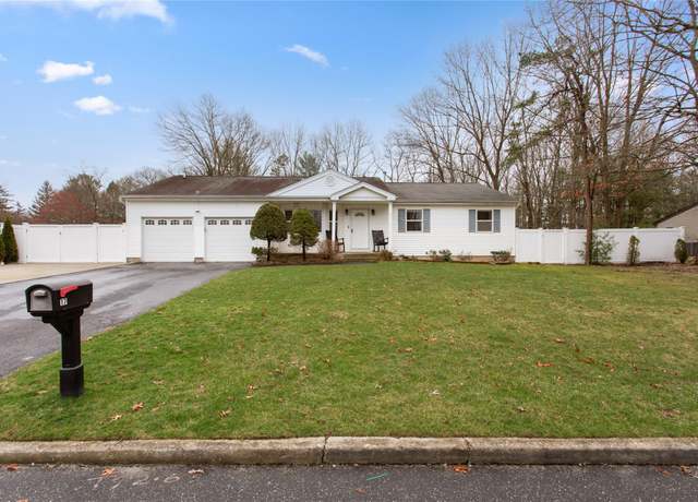 Property at 17 Pine Cone Ln, Islandia, NY 11749, 4 beds, 3 baths