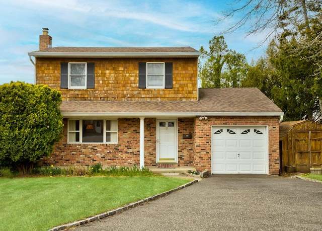 Property at 16 Wagon Ln, Glen Head, NY 11545, 3 beds, 1.5 baths