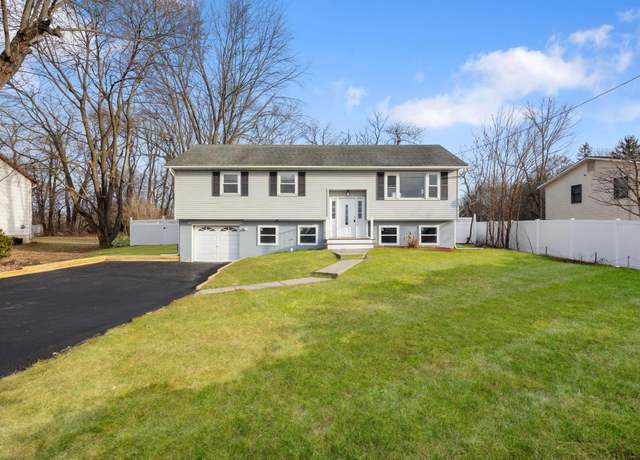 Property at 208 Valley View Dr, Wallkill, NY 12589, 3 beds, 1.5 baths