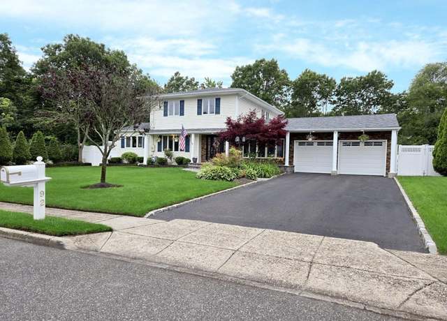 Property at 92 Chatham Dr, Oakdale, NY 11769, 4 beds, 2 baths
