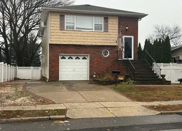Property at 4 Patricia Ct, Bethpage, NY 11714, 5 beds, 3 baths