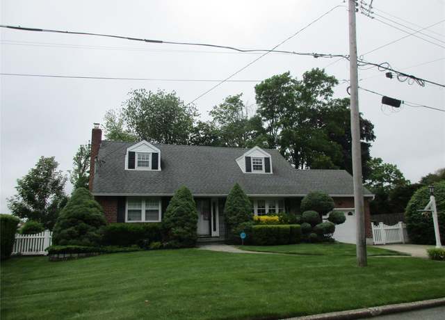 Property at 76 Roebling Pl, East Northport, NY 11731, 4 beds, 2 baths