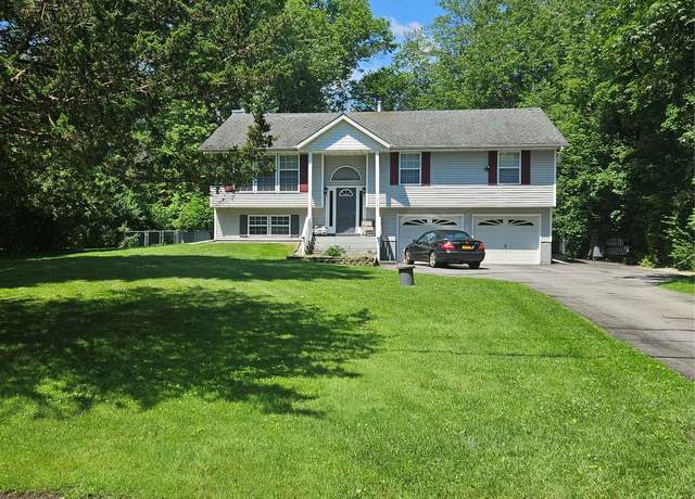 Property at 215 Sycamore Dr, New Windsor, NY 12553, 3 beds, 3.5 baths