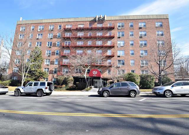 Property at 47-27 Little Neck Pkwy Unit L-2, Little Neck, NY 11362, 1 bath